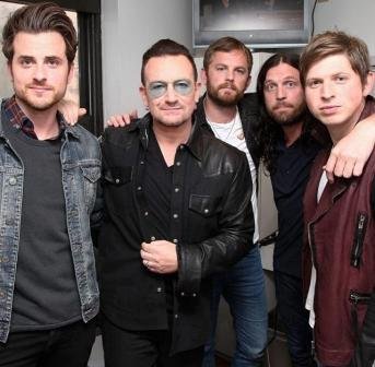Bono con los Kings Of Leon